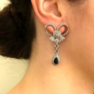 Vtg. pair silver dangle earrings with a flower accent with black onyx teardrop.